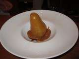 Atelier des chefs : Recette de Poire pochée à la vanille, émulsion de jus de poire, caramel beurre salé et brioche toastée