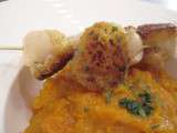 Brochettes de coquilles Saint Jacques croustillantes et son écrasé de patate douce