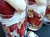 Verrines gourmandes aux fraises meringues chantilly