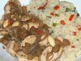 Emincé de poulet aux raisins et aux amandes