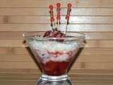 Riz au lait de coco sur lit de fraises