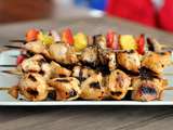 Brochettes de poulet au miel sur le barbecue