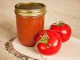 Conserves de jus de tomates épicés de grand-maman