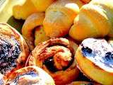 Escargots aux myrtilles, croissants briochés au pralin alleges tout chauds