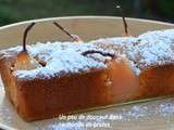 Gateau voyageur a l’amande, fondant aux poires pochees