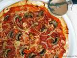 Pizza volcana : salami piquant, champignons et oignons