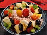 Salade pommes de terre aux thon, tomates, poivrons, œufs et olives