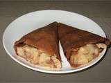 Cornets de crêpes au chocolat fourrées de compotée de poires