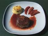 Pavés de cerf sauce et poires au vin
