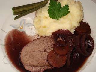 Cuisseau de Chevreuil en sauce au Vin