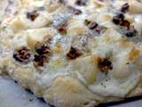 Pizza blanche poire, roquefort et noix (+ mon blog a deux ans !)