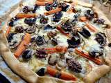 Tarte hivernale aux légumes et à la raclette (carottes, oignons, champignons et noix)
