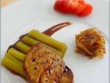 Escalope de foie gras poêlée, rhubarbe confite et caramel de fraise au vinaigre balsamique