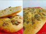 Fougasses maison : Chèvre, miel, noix et coriandre / olives et origan