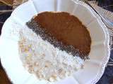 Porridge sans cuisson aux graines de chia et coco, coulis caroube - banane