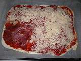 Pizza tomate oignon jambon sec