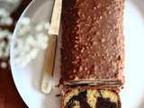 Cake marbré chocolat vanille, palet feuillantine et glaçage rocher de Cyril Lignac