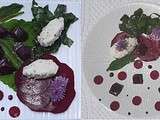 Betterave cuite et crue, salade de fanes, chèvre, hibiscus