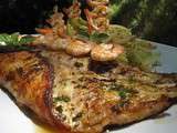 Filets de perche à l'huile de basilic, brochettes de crevettes et fenouil sauté