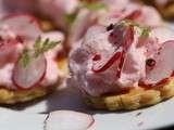 Mousse de radis sur un feuilleté pour l'apéritif