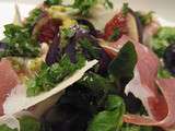 Salade de figues au jambon de parme et sauce pesto