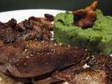 Suprêmes de pigeon, girolles, sauce Côte-Rôtie