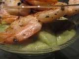 Velouté d'avocat et brochettes de crevettes