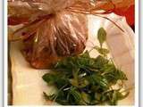 Papillotes de figues et de chèvre, miel, pignons et roquette