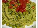 Spaghettis au pistou de petits pois, oeufs de saumon