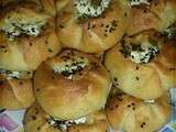 Pogaças ou petits pains turcs fourrés à la féta