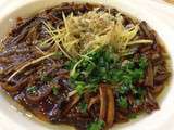 Pour le plaisir : Embrouillamini d’anguille de marais à l’huile tonitruante (响油鳝糊)