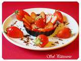 Carpaccio de fraise gariguette dans une coupelle de chocolat - Carpaccio de morangos numa cestinha de chocolate