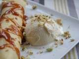 Crêpe roulée & caramel, noix & pistaches pilées, glace vanille