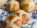 Hot cross buns (brioches anglaises de Pâques)
