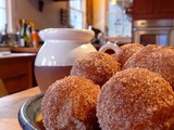 Beignets, donuts, sufganiyots à la confiture (cuisine juive, Hanouka)