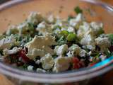 Salade au quinoa, tomates, feta, noix et fines herbes (Amérique du Sud)