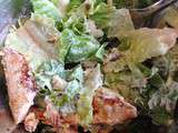 Salade verte au poulet, bacon, crackers, fromage, mayonnaise (Russie)
