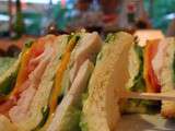 Sandwich au poulet, légumes, épices, fromage crémeux (Québec)