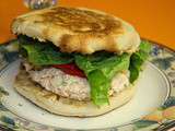 Sandwich salade, poulet mayonnaise, tomates, amandes (Québec, Canada)