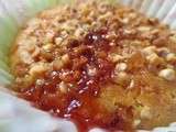 Muffins à la vanille, confiture de fraises et pralin