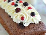 Cake au chocolat – chantilly & fruits rouges