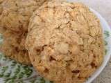 Chewy oatmeal and raisin cookie