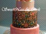 Gâteau effet vitrail et fleurs en sucre