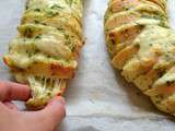 Cheesy Garlic Bread – Le Pain à l’Ail et au Fromage