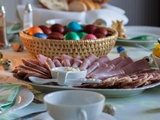 Jolie et rapide mise en scène de table pour Pâques : comment la créer