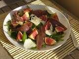 Salade de roquette aux figues, magret de canard, parmesan et pignons de pin