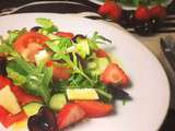 Salade de tomates, fraises, cerises et Manchego