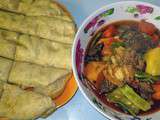 Yapma : ragoût de  boeuf et poulet aux légumes, coiffé de son pain assorti