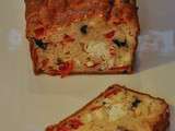 Cake d’été : poivron, olives noires et feta