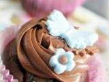 Cupcake au chocolat et feuilles de menthe